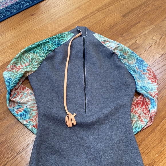 Seea surf suit - Picture 3 of 5